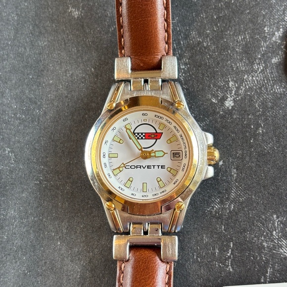 Chevrolet Corvette Ladies Silver Gold Watch 1990's Leather Band Quartz Accuracy - Picture 11 of 14
